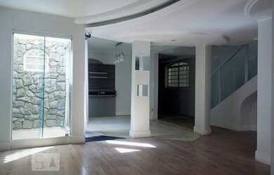 Imagem: A casa possui 3 Dormitórios, 3 Banheiros, 1 Vaga na garagem