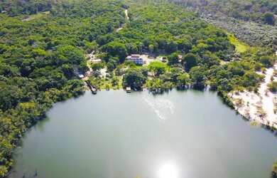 Imagem: O terreno possui 400m² de Área e está localizado em Centro