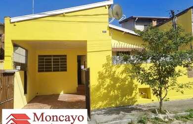 Imagem: A casa possui 2 Dormitórios, 1 Banheiro, 1 Vaga na garagem