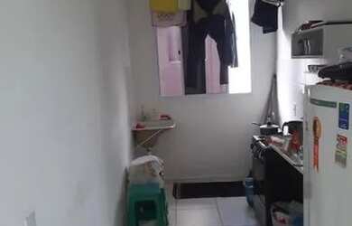 Imagem: O apartamento possui 2 Dormitórios, 1 Banheiro, 1 Vaga na garagem