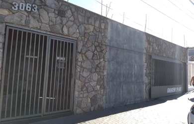 Imagem: A casa possui 3 Dormitórios, 1 Banheiro, 3 Vagas na garagem