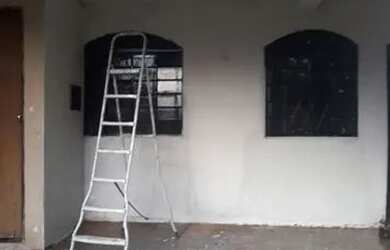 Imagem: A casa possui 1 Dormitório, 1 Banheiro, 2 Vagas na garagem