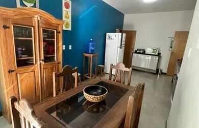 Imagem: A casa possui 2 Dormitórios, 3 Banheiros, 1 Vaga na garagem