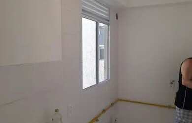 Imagem: O apartamento possui 2 Dormitórios, 1 Banheiro, 1 Vaga na garagem