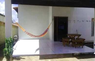 Imagem: A casa possui 3 Dormitórios, 2 Banheiros, 2 Vagas na garagem