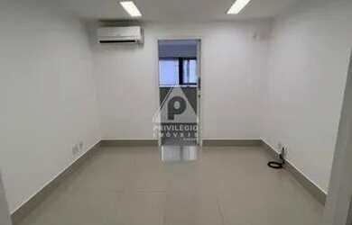 Imagem: O depósito possui 1 Vaga na garagem, 36m² de Área e está