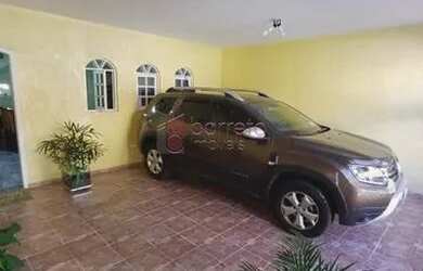 Imagem: A casa possui 3 Dormitórios, 3 Banheiros, 2 Vagas na garagem