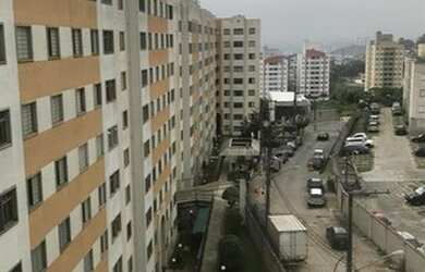 Imagem: O apartamento possui 2 Dormitórios, 1 Banheiro, 1 Vaga na garagem