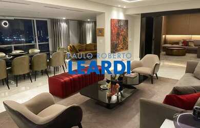 Imagem: O apartamento na cobertura possui 4 Dormitórios, 5 Banheiros