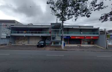 Imagem: O depósito possui 5 Vagas na garagem, 127m² de Área e está