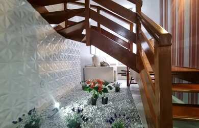 Imagem: A casa possui 3 Dormitórios, 4 Banheiros, 2 Vagas na garagem