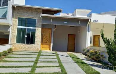 Imagem: A casa em condomínio possui 3 Dormitórios, 3 Banheiros, 3