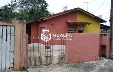 Imagem: A casa possui 2 Dormitórios, 1 Banheiro, 1 Vaga na garagem