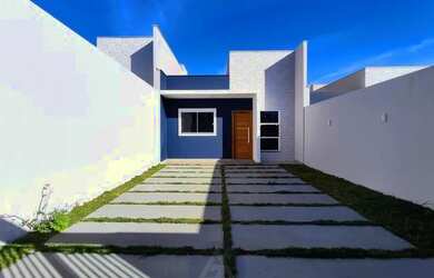 Imagem: A casa possui 3 Dormitórios, 3 Banheiros, 2 Vagas na garagem