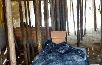 Imagem: A casa possui 3 Dormitórios, 3 Banheiros, 2 Vagas na garagem