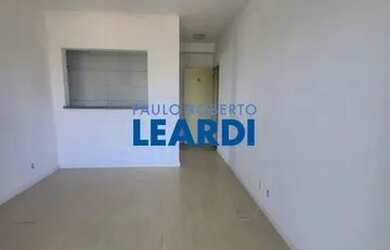 Imagem: O apartamento possui 3 Dormitórios, 1 Banheiro e 70m² de Área