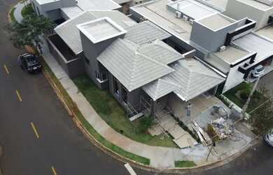 Imagem: A casa em condomínio possui 3 Dormitórios, 4 Banheiros, 4