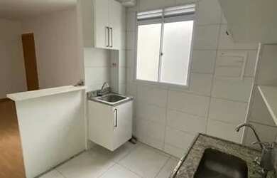 Imagem: O apartamento possui 2 Dormitórios, 1 Banheiro, 1 Vaga na garagem