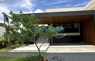 Imagem: A casa em condomínio possui 4 Dormitórios, 5 Banheiros, 343m²