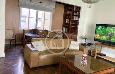 Imagem: O apartamento possui 4 Dormitórios, 3 Banheiros, 1 Vaga na