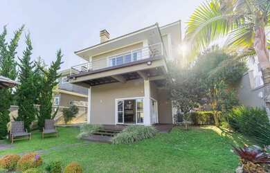 Imagem: A casa em condomínio possui 4 Dormitórios, 5 Banheiros, 4