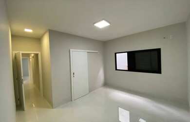 Imagem: A casa possui 3 Dormitórios, 3 Banheiros, 3 Vagas na garagem