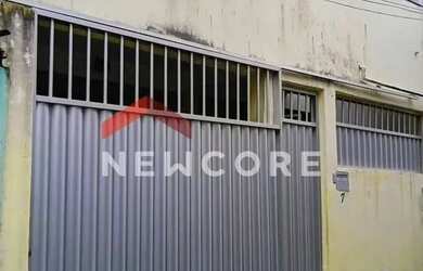 Imagem: A casa possui 2 Dormitórios, 1 Banheiro, 1 Vaga na garagem