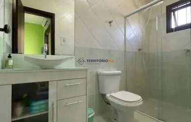 Imagem 15: Casa em Porto Alegre, no bairro Hípica, com 3 dormitório s , e 3 banheiros,...