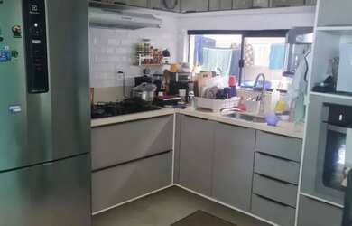 Imagem: A casa em condomínio possui 4 Dormitórios, 5 Banheiros, 2