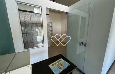 Imagem: O depósito possui 1 Vaga na garagem, 16m² de Área e está