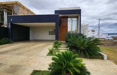 Imagem: A casa em condomínio possui 3 Dormitórios, 2 Banheiros, 2