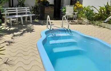 Imagem: A casa possui 4 Dormitórios, 2 Banheiros, 2 Vagas na garagem