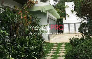 Imagem: A casa possui 5 Dormitórios, 4 Banheiros, 450m² de Área e