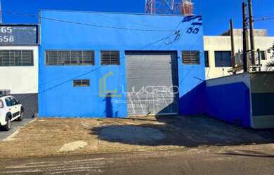 Imagem: O depósito possui 2 Vagas na garagem e 500m² de Área e está