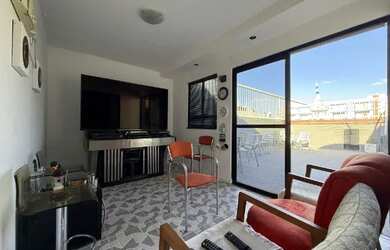 Imagem: A casa possui 4 Dormitórios, 4 Banheiros, 2 Vagas na garagem