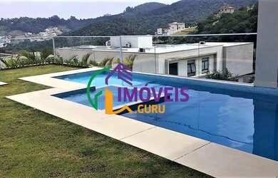 Imagem: A casa em condomínio possui 4 Dormitórios, 5 Banheiros, 4