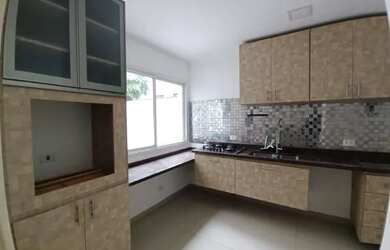 Imagem 4: Sobrado de Alto Padrão para Locação no bairro Butiatuvinha, Green Village...