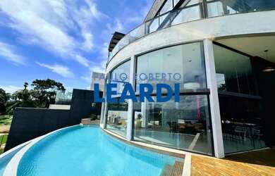 Imagem: A casa em condomínio possui 3 Dormitórios, 5 Banheiros, 5