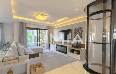 Imagem: A casa possui 3 Dormitórios, 4 Banheiros, 4 Vagas na garagem