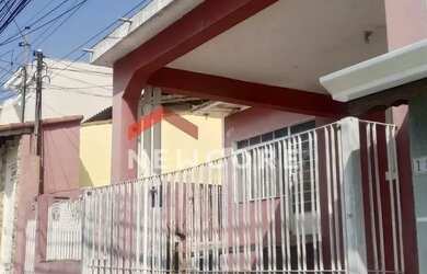 Imagem: A casa possui 4 Dormitórios, 3 Banheiros, 2 Vagas na garagem