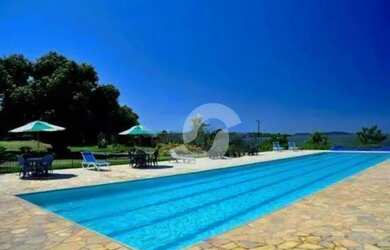 Imagem: A casa em condomínio possui 4 Dormitórios, 3 Banheiros, 4