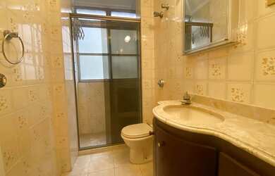 Imagem: O apartamento possui 1 Dormitório, 1 Banheiro, 2 Vagas na garagem