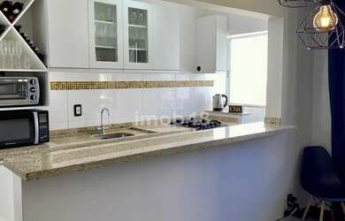 Imagem: O apartamento possui 2 Dormitórios, 1 Banheiro, 1 Vaga na garagem