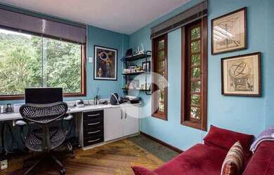 Imagem: A casa em condomínio possui 4 Dormitórios, 4 Banheiros, 2