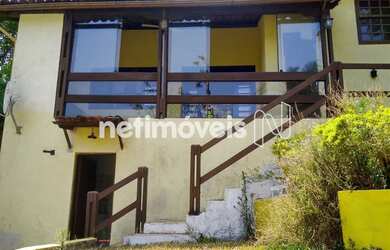 Imagem: A casa possui 2 Dormitórios, 2 Banheiros, 2 Vagas na garagem