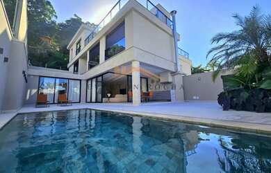 Imagem: A casa em condomínio possui 4 Dormitórios, 5 Banheiros, 2