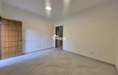 Imagem: A casa possui 2 Dormitórios, 1 Banheiro, 1 Vaga na garagem