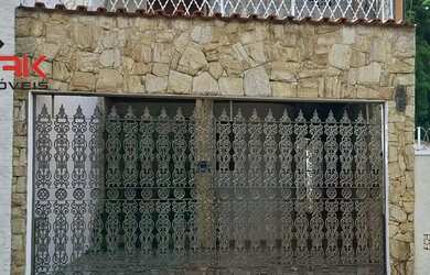 Imagem: A casa possui 3 Dormitórios, 5 Banheiros, 2 Vagas na garagem