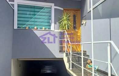 Imagem: A casa possui 3 Dormitórios, 2 Banheiros, 3 Vagas na garagem