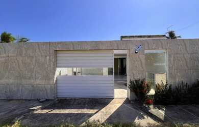 Imagem: A casa possui 2 Dormitórios, 2 Banheiros, 1 Vaga na garagem